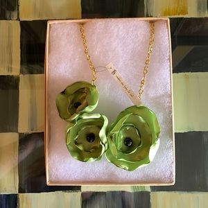 Green floral necklace